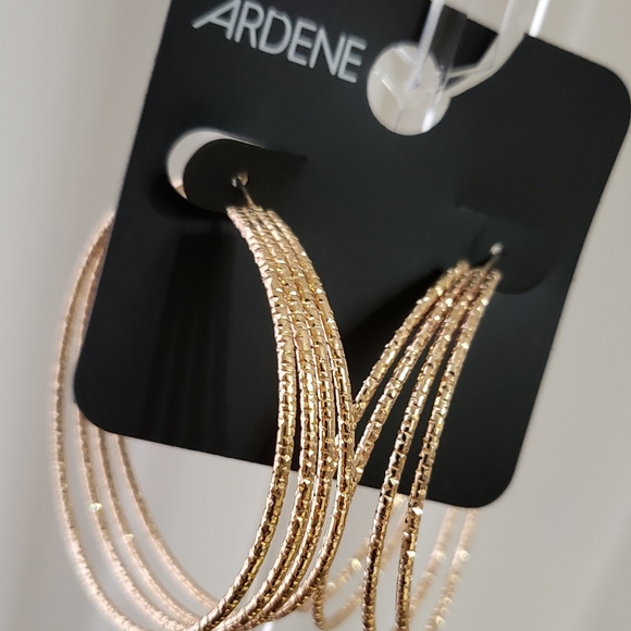 Hoop earing - Picture 6 of 6